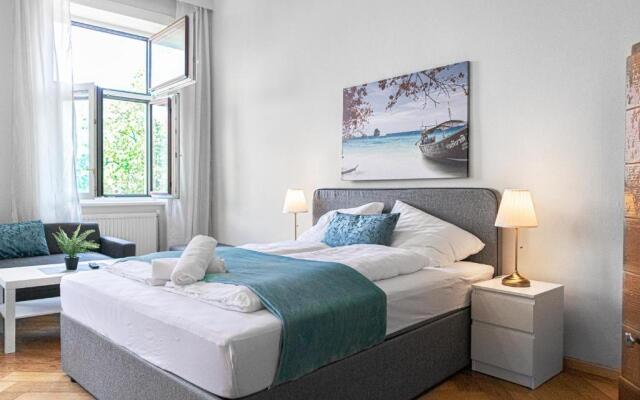 Brilliant 2BR Apt. near AKH-Hospital