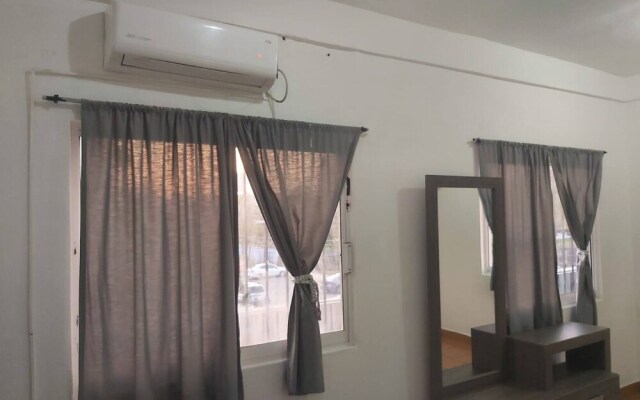 Nicolas Place B12 -beautiful Studio Apartment Excellent Location