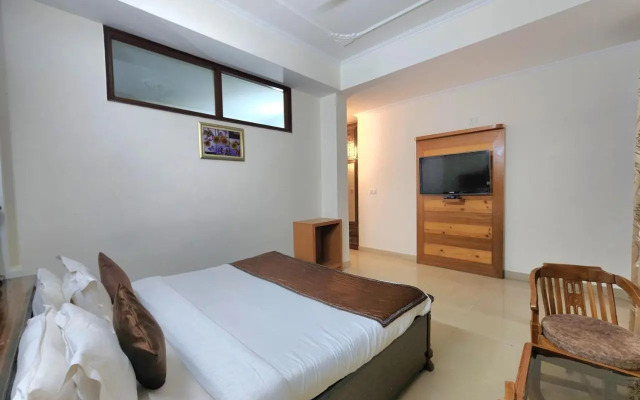 OYO 27648 Kasauli Greens