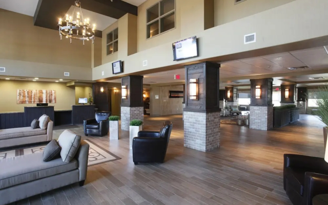 Pomeroy Inn & Suites at Olds
