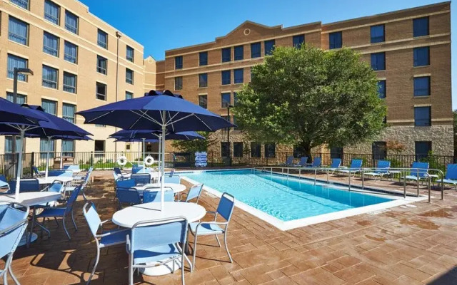 Holiday Inn Express Powless House