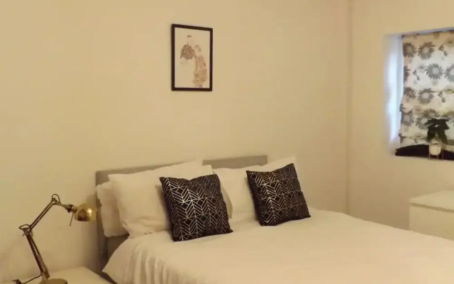 Room in Guest Room - Large Room in Coventry
