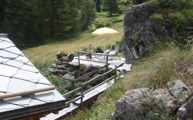 Chalet Hinter Dem Rot Stei