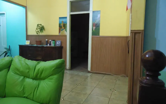 Hostal Tricontinental