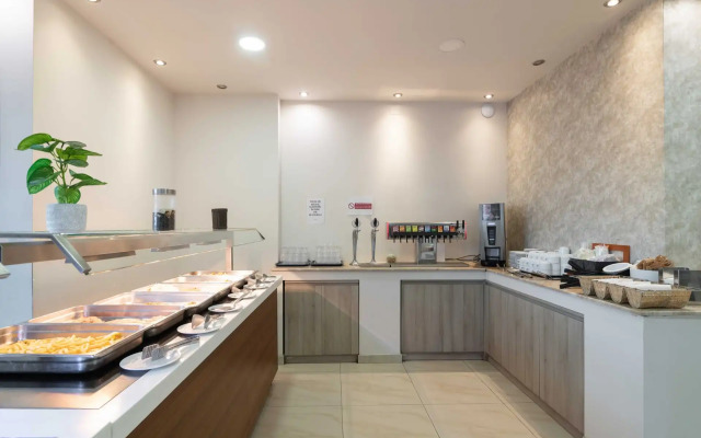 Karras Hotel