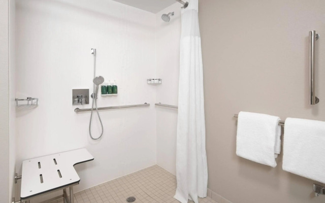 Courtyard by Marriott Bakersfield