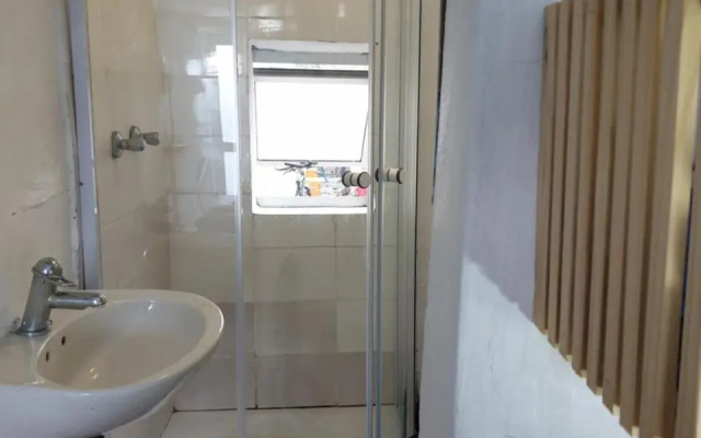 Cozy Private En Suite Studio