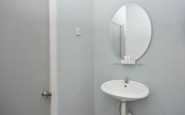 Golden Inn 2 by OYO Rooms