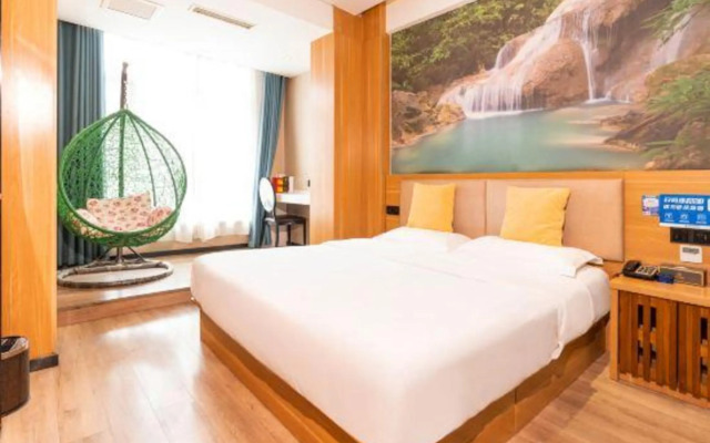 Square Circle Hotel（ ZhangHang Road store）