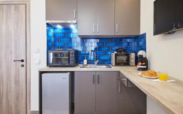 Live in a funky & renovated studio near Acropolis
