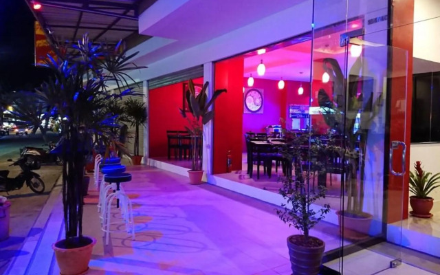 Red Sapphire Hotel