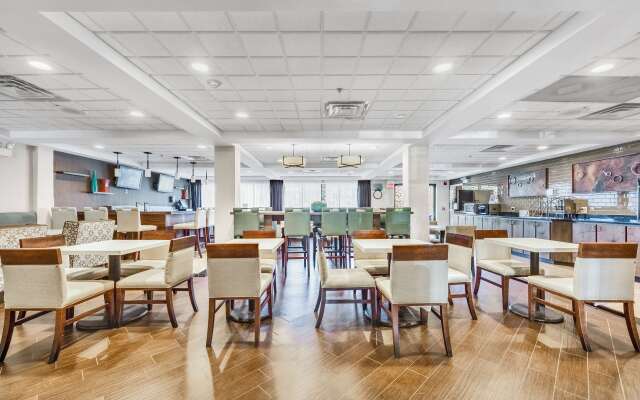 Wingate by Wyndham Chicago Schaumburg