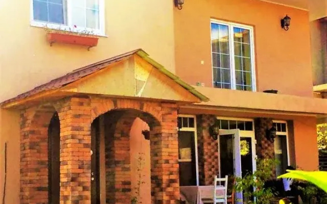 Semejnyij Guest House