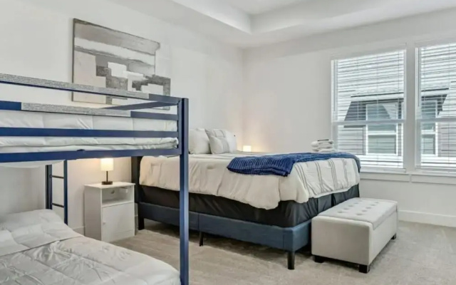 Luxury Urban Retreat Near Key Houston Locations
