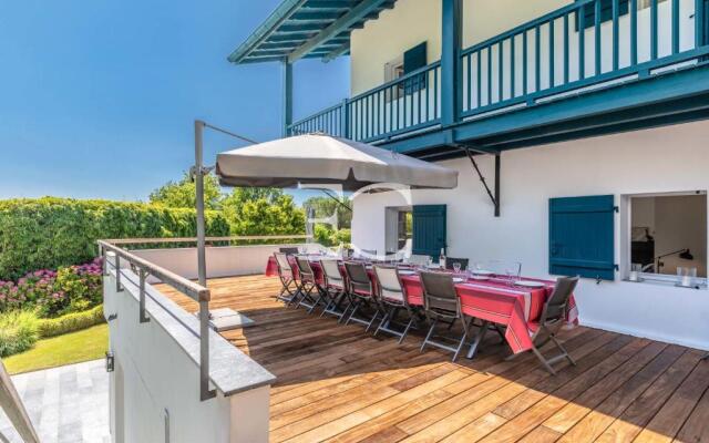 Easy Clés- Splendid 8 bedrooms property & pool