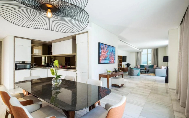 Th8 Palm Dubai Beach Resort, Vignette Collection, by IHG