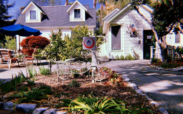 HI Santa Cruz Hostel