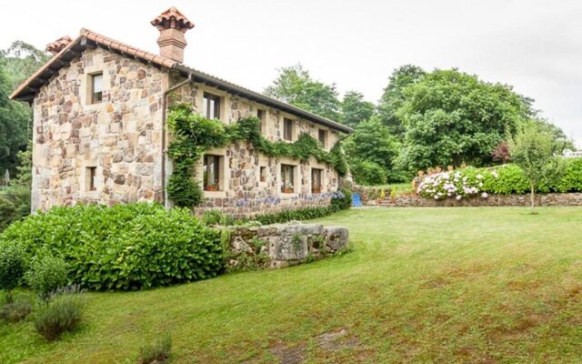 House with 3 bedrooms in Cantabria with wonderful lake view enclosed garden and WiFi 11 km from the beach