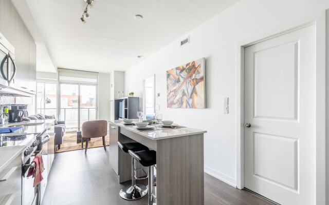 Newly Decorated Trendy Condo Sleeps 4