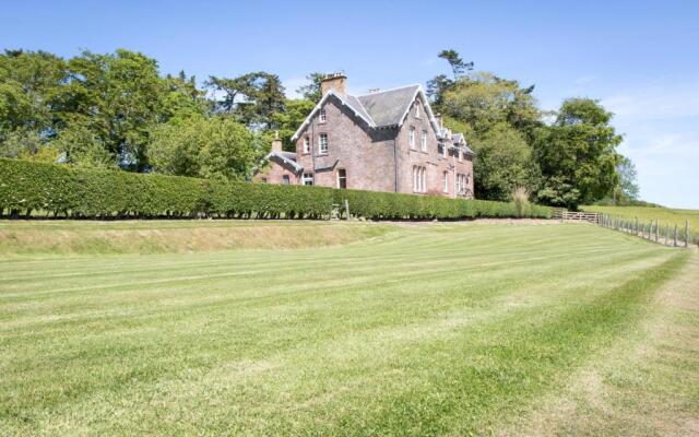 Whitehouse Country House