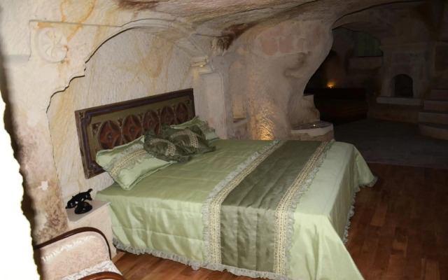 Golden Cave Suites