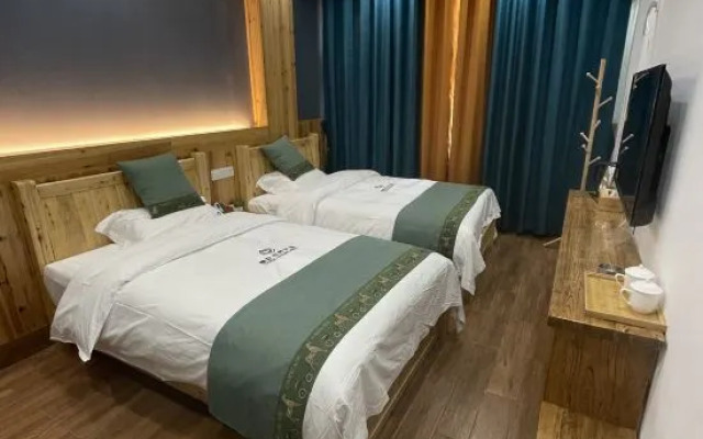 Furongzhen Chunqiu Dianjing Homestay