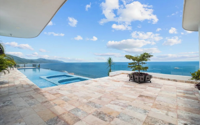 Blue Horizon Luxury Condo