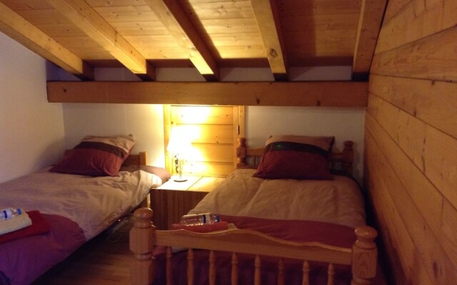 Brilliantly located spacious 4-Bedroom Chalet