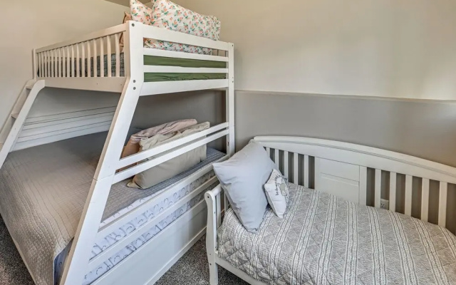 Walk to Downtown: Family-friendly Cody Home!