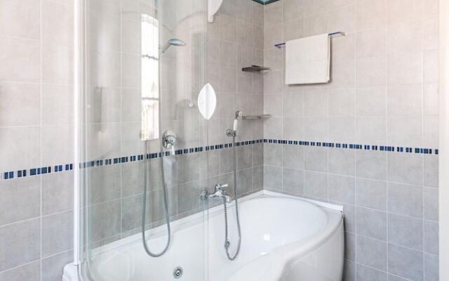 Il Quadrifoglio D4 con Piscina by Wonderful Italy