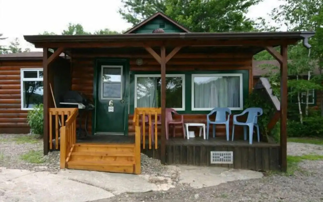 Spectacle Lake Lodge