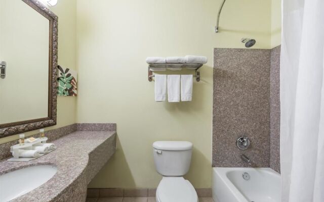 Days Inn & Suites Cleburne TX