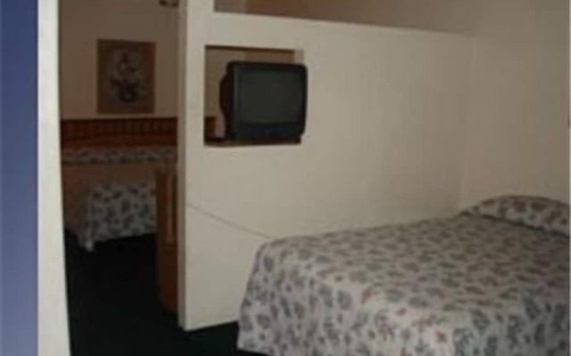 Colonade Motel