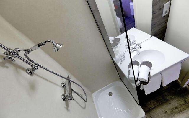 Brit Hotel Essentiel CHOLET