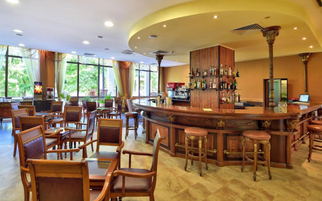 Estreya Residence Hotel and SPA