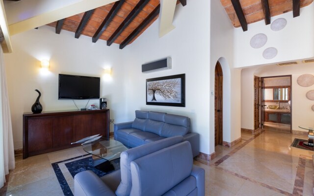 Elegant Suite With Beach View