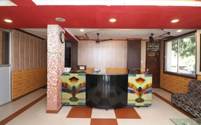 Oyo 24585 Pr Palace