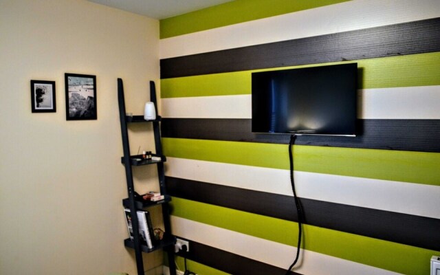 Modern 2 Bedroom Apartment Near the Sea