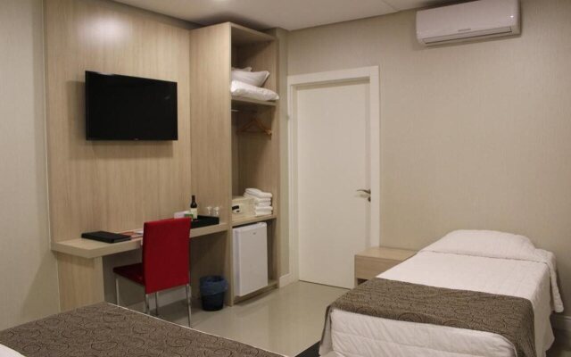 Holiday & Business Hotel - Ao lado do Centro de Eventos e Arena Conda