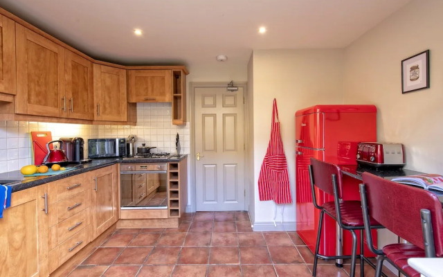 A very British house to stay 3 Bedroom