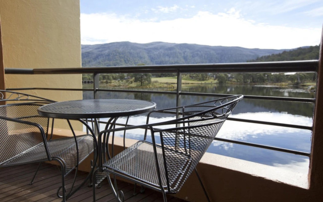 Novotel Lake Crackenback Resort & Spa