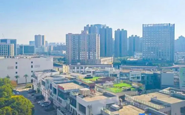 Ningbo Four Seasons Chenxing Hotel (Yinzhou Wanda Plaza Incity Store) — 3-star hotel in Ningbo