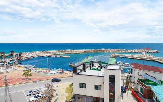 Donghae Goldenview Pension