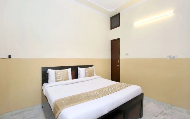 OYO 13140 Mayur palace