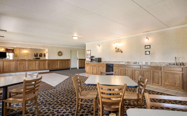 Econo Lodge Darien Lakes