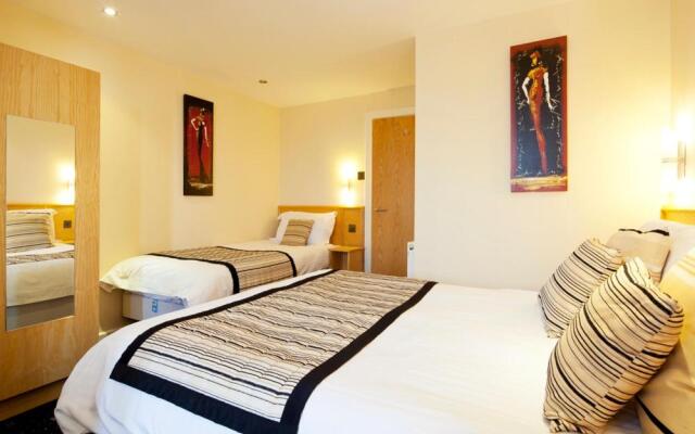 Queens Mansions: Lakeland Suite