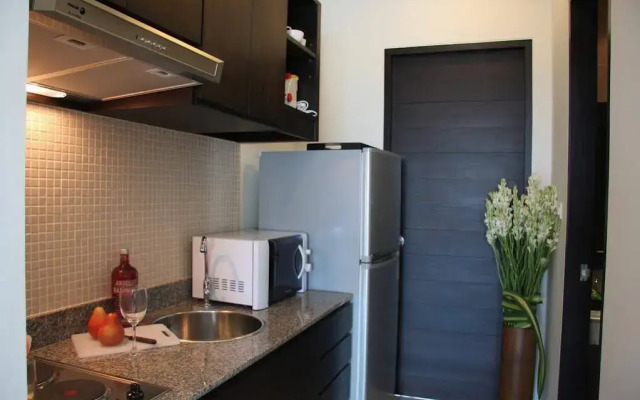 Two Villas Holiday Phuket: Two Villas Suite Serviced Apartment Nai Harn Beach
