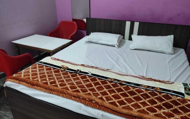 SPOT ON Hotel Golden Gajraula