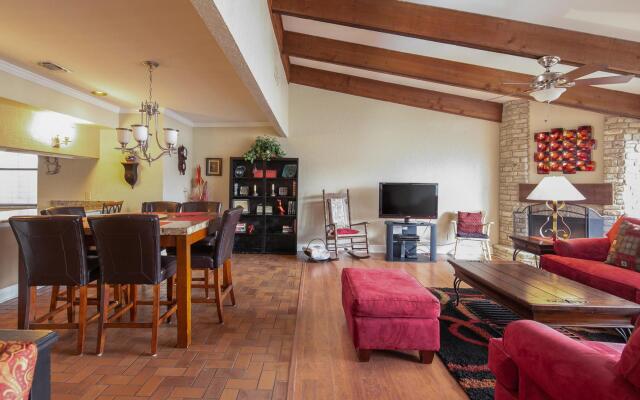 Hill Country Hideaway TBM 208