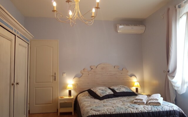 A L'ombre Du Clocher